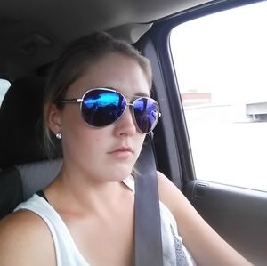 Meet your Posher, Candice